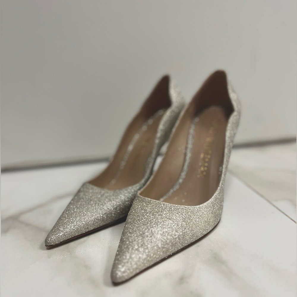 Stuart Weitzman - Stuart 100 Scallop Pump